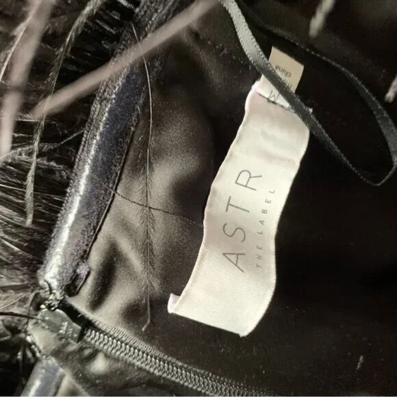 ASTR BLACK FEATHER‎ MINI DRESS - Picture 12 of 13